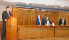 Ministro Santander presentó la obra "El Derecho de la propiedad"