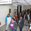 Momento en que familiares de los acusados ingresan a la Sala de Juicios Orales.