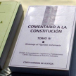 Entre los libros se destaca el Comentario a la Constitución Tomo IV que se encuentra expuesto en la feria.