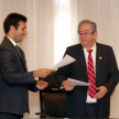 El presidente de la Corte Suprema de Justicia, doctor Torres Kirmser, junto al presidente del Centro de Estudiantes de la Facultad de Derecho, César Escobar.