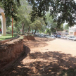 Estacionamiento para magistrados, franja peatonal, modernos espacios para vendedores, serán algunas de las mejoras a realizarse en la plaza.