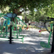 El lugar cuenta con parque infantil y gimnasio al aire libre que están completamente equipados.