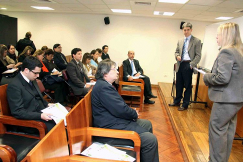 El curso sobre ponderación de derechos se realizó en la Sala de Conferencias del Palacio de Justicia de Asunción