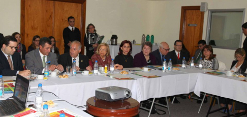 La titular de la Corte, doctora Alicia Pucheta de Correa; la vicepresidenta segunda, Miryam Peña; y el ministro Luis María Benítez Riera participaron de la reunión.