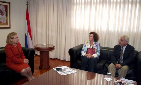 Instructores españoles visitaron a la presidenta de la Corte