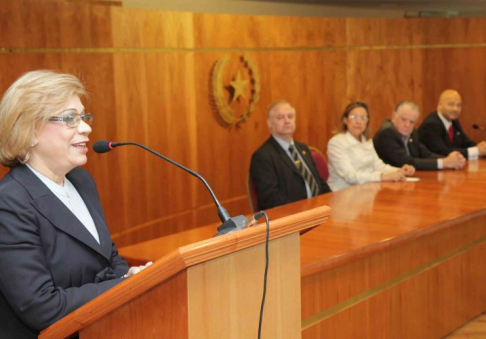 Ministra Gladys Bareiro de Modica dio inicio a la conferencia magistral