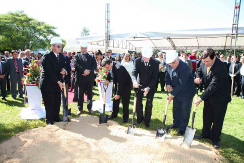 Se realizó la palada inicial de futura sede de juzgados de Caaguazú