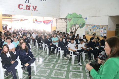 Alumnos del Colegio Nacional de Vallemí participaron de la charla educativa “El Juez que yo quiero”.