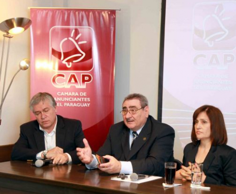 El titular de la CAP, Carlos Jorge Biedermann; el presidente de la Corte, doctor Antonio Fretes; y la ministra de la SEAM, Cristina Morales.