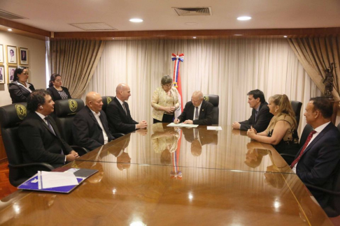 La Corte Suprema y la Municipalidad de Yaguarón formalizaron la donación de un inmueble para la sede judicial.