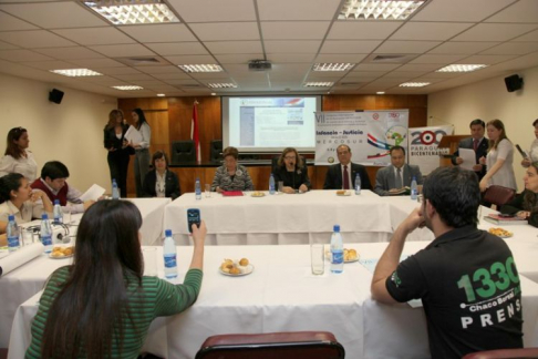 El desayuno de trabajo contó con la participación de autoridades judiciales y periodistas acreditados a la sede judicial de Asunción