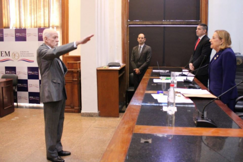 El doctor César Antonio Garay, vicepresidente segundo de la Corte Suprema de Justicia y presidente electo del Jurado de Enjuiciamiento de Magistrados (JEM), prestó juramento.