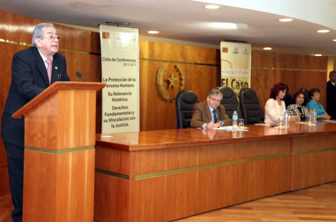 Doctor José Raúl Torres Kimser, responsable del Instituto de Investigaciones Jurídicas, en la apertura de la jornada.