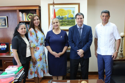 Ministros superintendentes Gustavo Santander y Víctor Ríos se reunieron con el Consejo de Administración de Paraguarí para planificar el 2025.