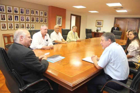 Durante la reunién entre el presidente de la Corte Suprema de Justicia, doctor Luis Maria Benítez Riera y representantes de la UGP