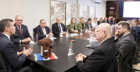 El titular de la máxima instancia judicial, doctor Luis María Benítez Riera, participó en una reunión encabezada por el presidente de la República, Santiago Peña.