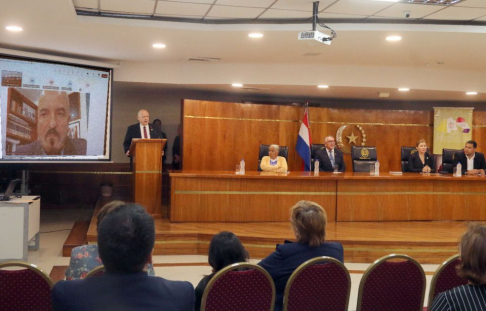 El presidente de la Corte Suprema de Justicia, doctor Luis María Benítez Riera, participó en la apertura del encuentro.