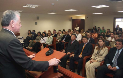 El ministro de la Corte Victor Núñez presentó el libro 