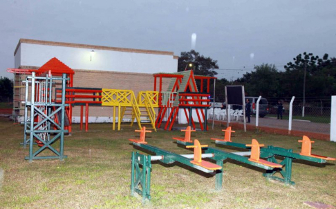 Cada juzgado cuenta con un parque infantil a disposición de los niños.