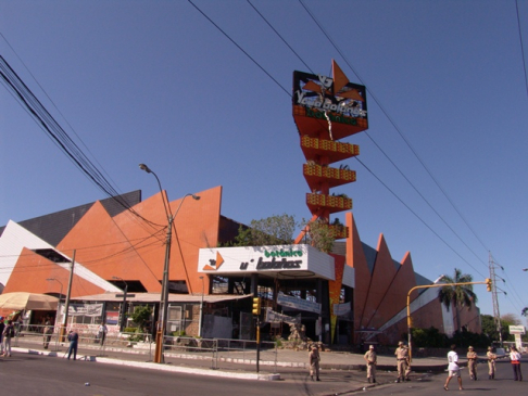 Local del siniestrado supermercado Ycuá Bolaños