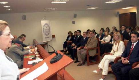 La presidenta de la Corte Suprema de Justicia, doctora Alicia Pucheta de Correa dirigiéndose a los presentes.