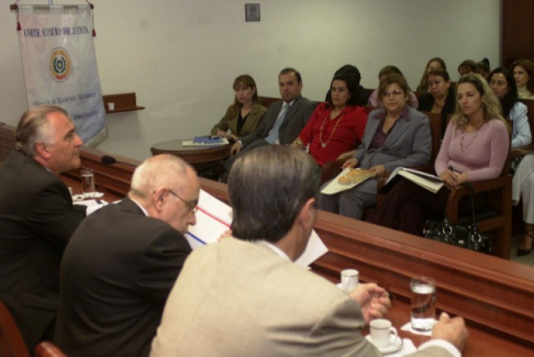 Juristas argentinos brindan taller de especialización a relatores