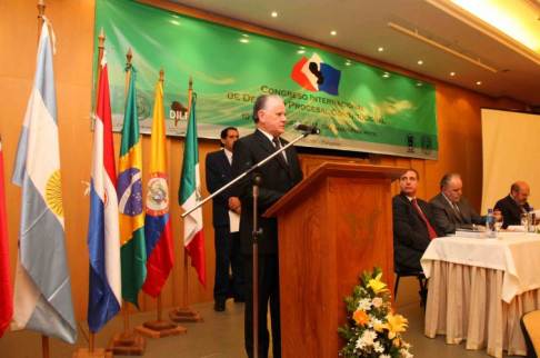 El presidente de la Corte Suprema de Justicia, doctor Víctor Manuel Núñez durante su discurso en la apertura del Congreso sobre Derecho Procesal Constitucional