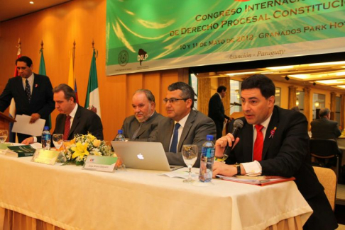 Durante el primer panel donde abordaron temas referentes a los orígenes del Derecho Procesal Constitucional