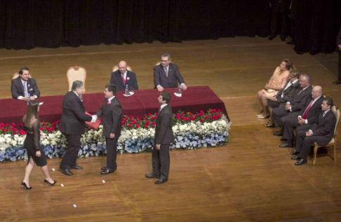 El presidente de la Corte, doctor Antonio Fretes, asistió hoy al acto de proclamación de los ganadores de las elecciones.