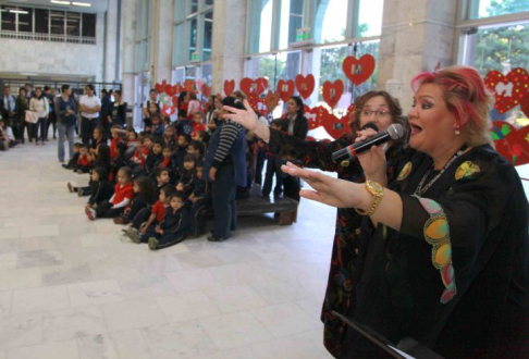 Repertorio musical homenajeó a la Madre y a la Patria.