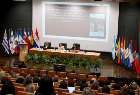 La ministra de la Corte Suprema de Justicia de Paraguay, doctora Carolina Llanes, participó en el panel internacional que abordó las fuentes del Derecho Internacional de los Derechos Humanos de las Mujeres.