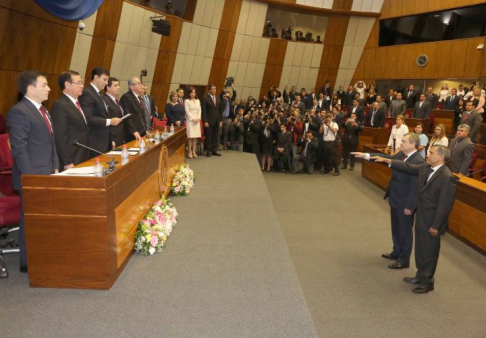 os nuevos ministros de la Corte Suprema de Justicia, Manuel Ramírez Candia y Eugenio Jiménez Rolón, prestaron juramento ante el Congreso Nacional. 
