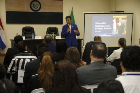 Ministro Ríos encabezó jornada académica sobre derechos humanos