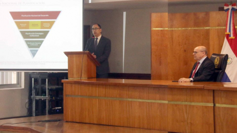 El ministro de la Corte Suprema de Justicia, doctor César Diesel Junghanns, participó de la apertura del taller FODA para la realización del análisis interno y externo.