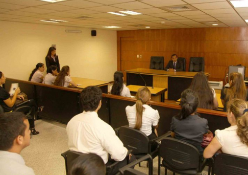 Durante la charla impartida por el juez Penal, doctor Andrés Casati 