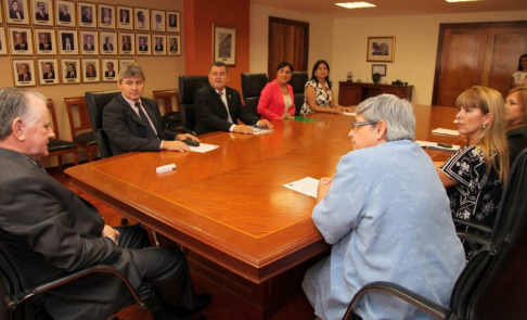 La reunión se realizó en la sala del pleno de la máxima instancia judicial