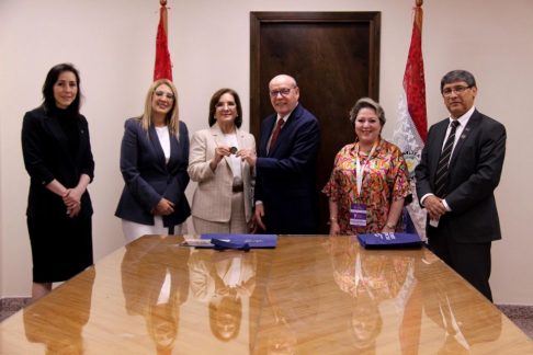 La reunión se desarrolló en la Sala de la Presidencia del Consejo de Administración de Alto Paraná.