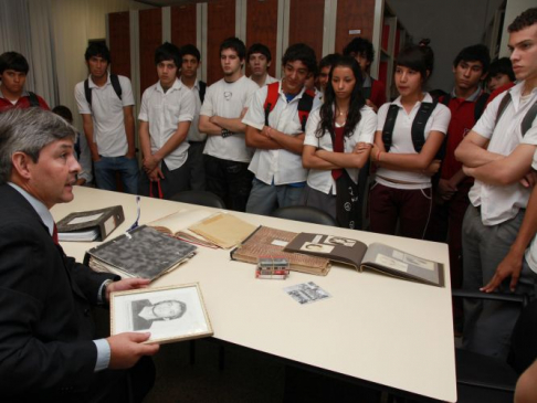 Los alumnos durante el recorrido por el Museo de la Justicia