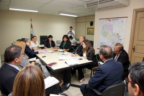 La reunión contó la presencia de varios representantes de la Coordinadora de Abogados del Paraguay y directores de varias dependencias del Poder Judicial.