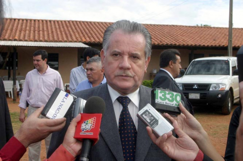 El ministro Víctor Núñez en reunión con los periodistas que cubren el área judicial.