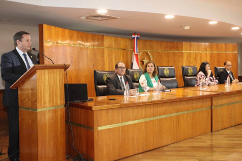 Estuvieron presentes para la apertura el vicepresidente segundo, Alberto Martínez Simón, y la ministra Carolina Llanes.