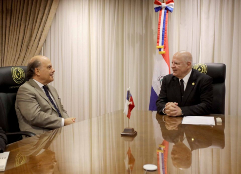 El presidente de la Corte Suprema de Justicia recibió al embajador de Chile en Paraguay.