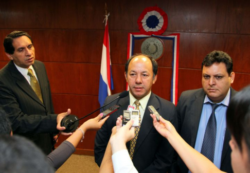 El presidente de la Asociación de Productores Sojeros, Regis Mereles durante la conferencia de prensa