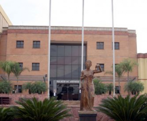 Fachada del Palacio de Justicia de Coronel Oviedo