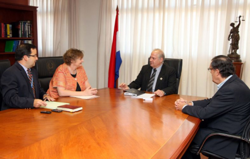 Durante la reunión mantenida entre el presidente de la Corte, doctor Luis Maria Benítez Riera y Rose Rakas directora de USAID