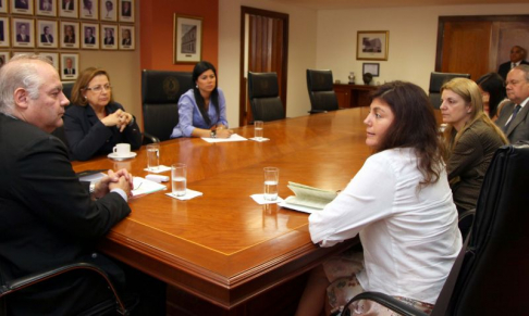 Momento de la reunión entre autoridades judiciales y la representante de las Naciones Unidas