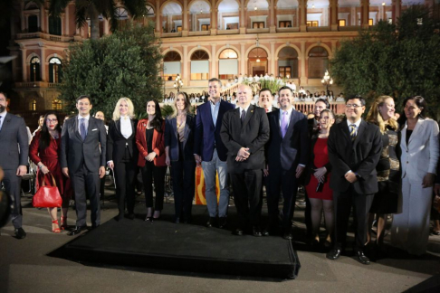 El presidente de la CSJ, doctor Luis María Benítez Riera, también participó en la fotografía oficial junto a las demás autoridades presentes.