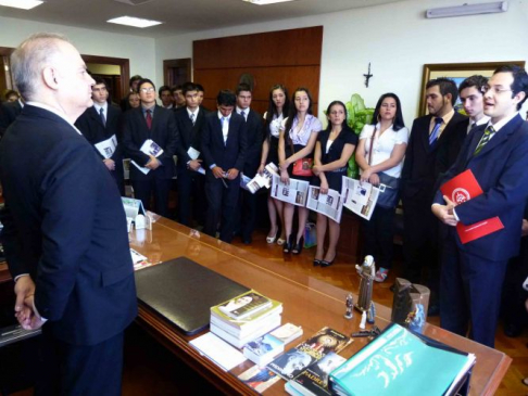 Los alumnos fueron recibidos por el ministro de la Corte Suprema de Justicia doctor Luis María Benítez Riera.