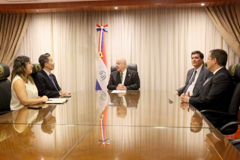 Autoridades de la CSJ recibieron al embajador de Corea.