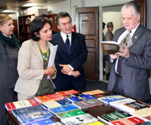 En el acto de entrega estuvo presente el presidente de la Corte Suprema de Justicia, doctor Víctor Núñez